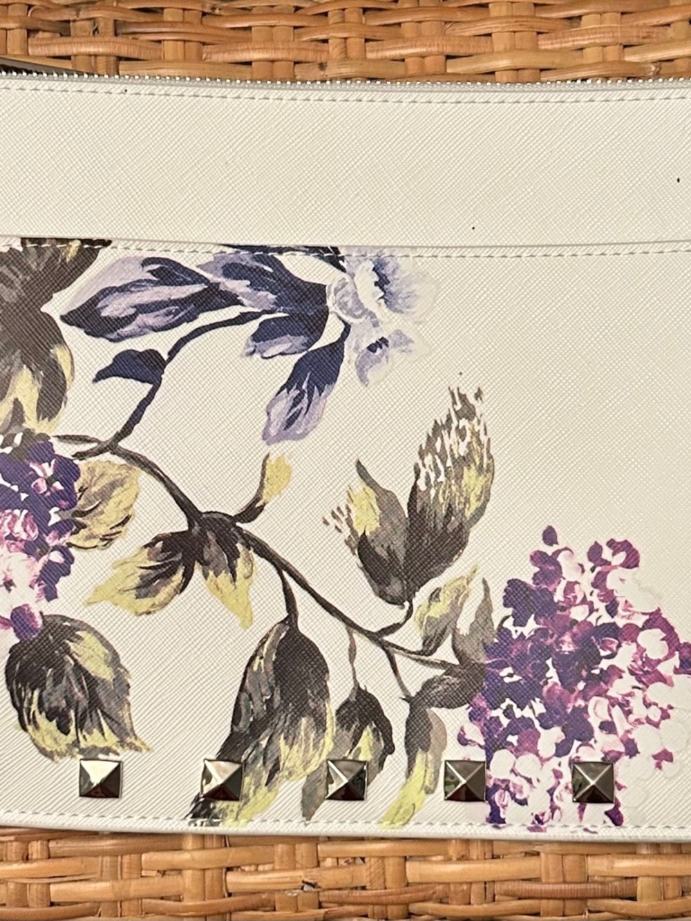 New White House Black Market White Floral Purple Hydrangea Wristlet Clutch